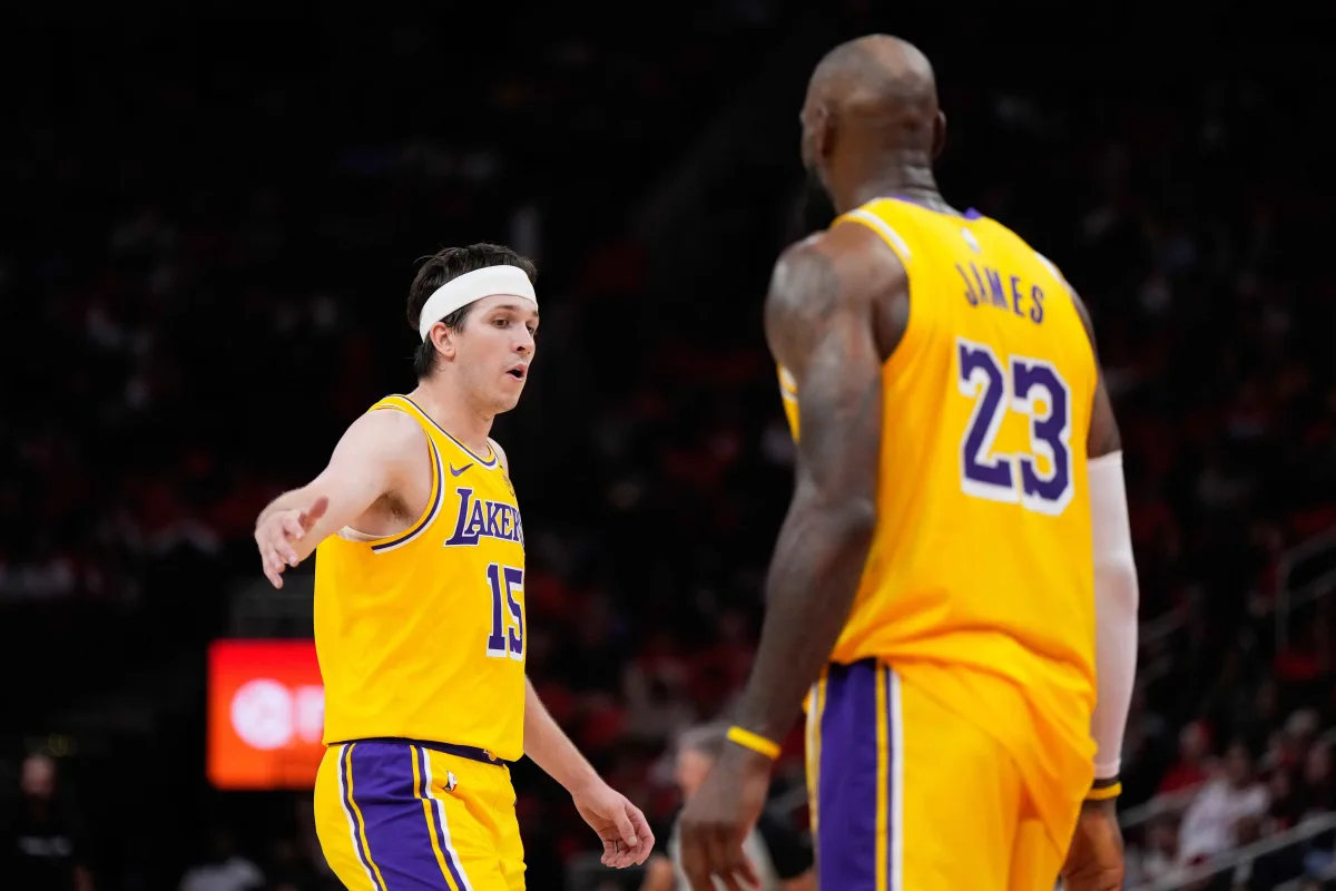 Ostins Rīvss golfa spēlē ar Lebronu Džeimsu pajoko par viņa pārcelšanos uz “76ers”